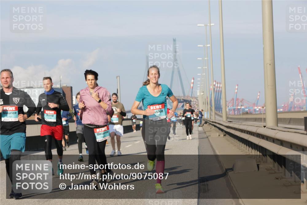 03.10.2025 - Köhlbrandbrückenlauf Jannik Wohlers http://msf.ph/oto/9075087 03.10.2025 09:51:24 Position 3 2761, 3188, 1424, 1626 meine-sportfotos.de