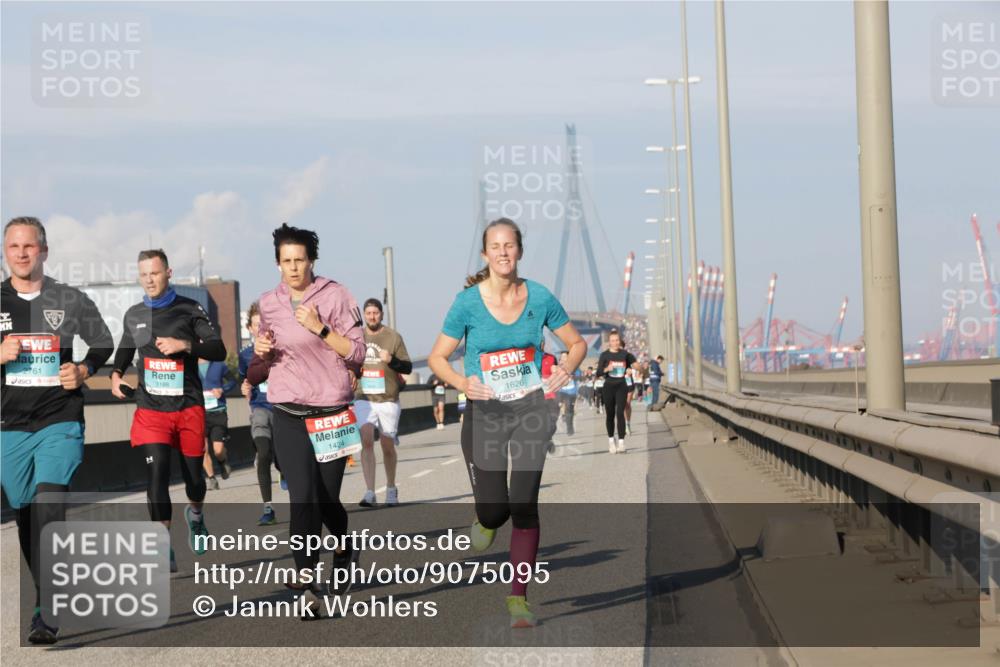 03.10.2025 - Köhlbrandbrückenlauf Jannik Wohlers http://msf.ph/oto/9075095 03.10.2025 09:51:24 Position 3 2761, 3188, 1424, 1626 meine-sportfotos.de