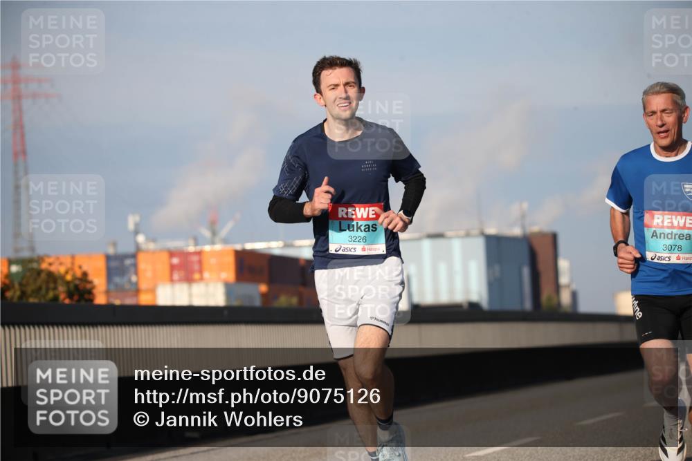 03.10.2025 - Köhlbrandbrückenlauf Jannik Wohlers http://msf.ph/oto/9075126 03.10.2025 09:41:28 Position 3 3226, 3078 meine-sportfotos.de