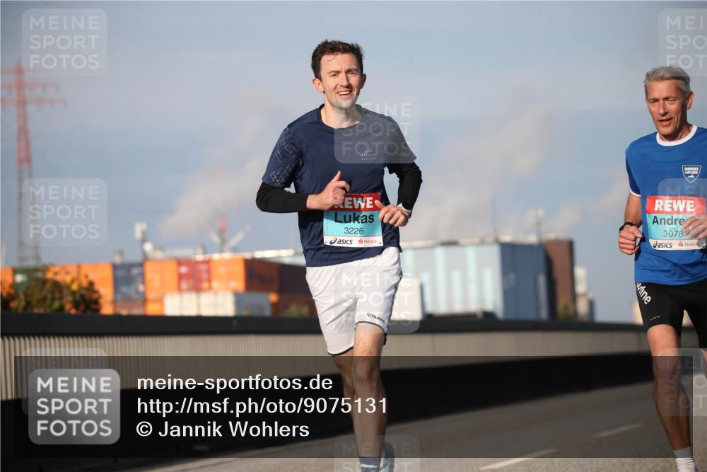 03.10.2025 - Köhlbrandbrückenlauf Jannik Wohlers http://msf.ph/oto/9075131 03.10.2025 09:41:28 Position 3 3226, 3078 meine-sportfotos.de