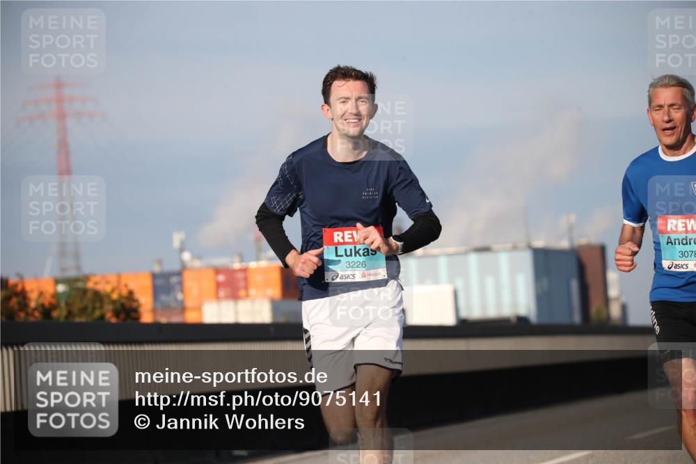 03.10.2025 - Köhlbrandbrückenlauf Jannik Wohlers http://msf.ph/oto/9075141 03.10.2025 09:41:29 Position 3 3226, 3078 meine-sportfotos.de
