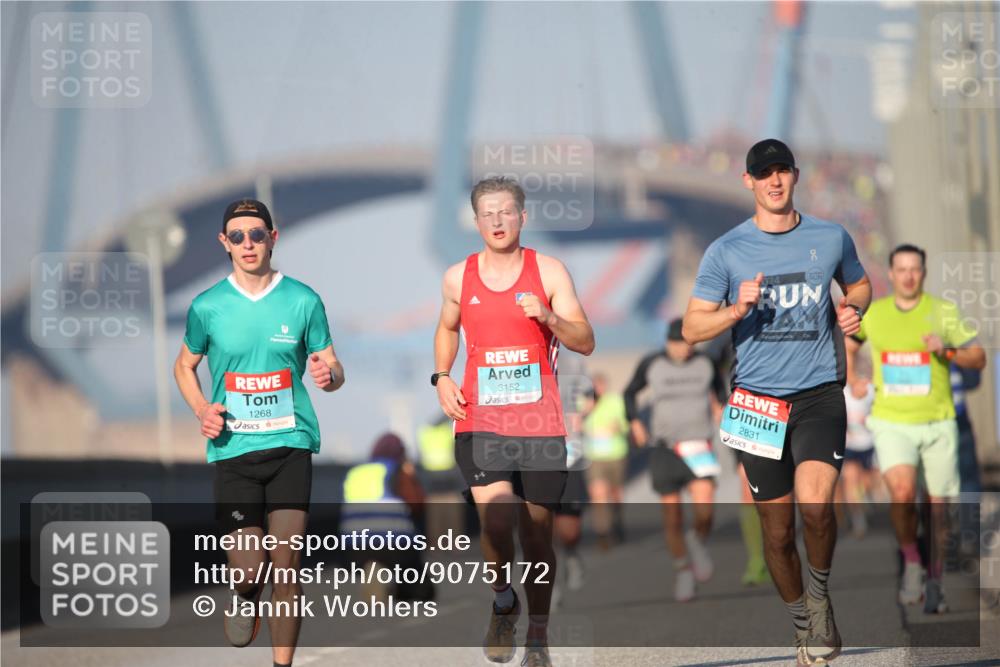 03.10.2025 - Köhlbrandbrückenlauf Jannik Wohlers http://msf.ph/oto/9075172 03.10.2025 09:41:42 Position 3 024, 1268, 3152, 2831 meine-sportfotos.de