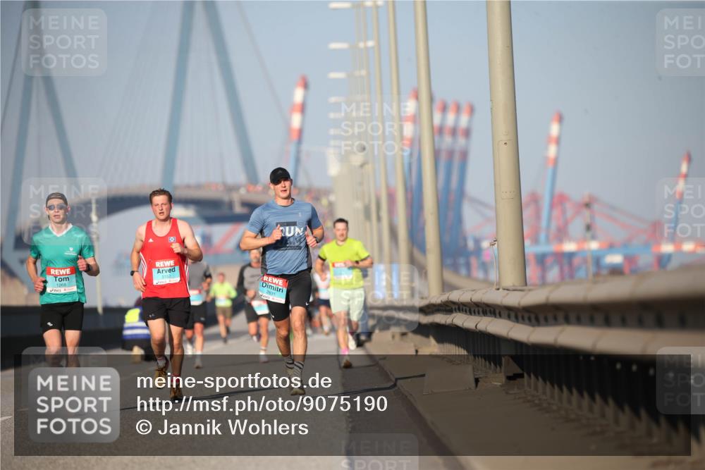 03.10.2025 - Köhlbrandbrückenlauf Jannik Wohlers http://msf.ph/oto/9075190 03.10.2025 09:41:43 Position 3 024, 1268, 3152, 2831 meine-sportfotos.de