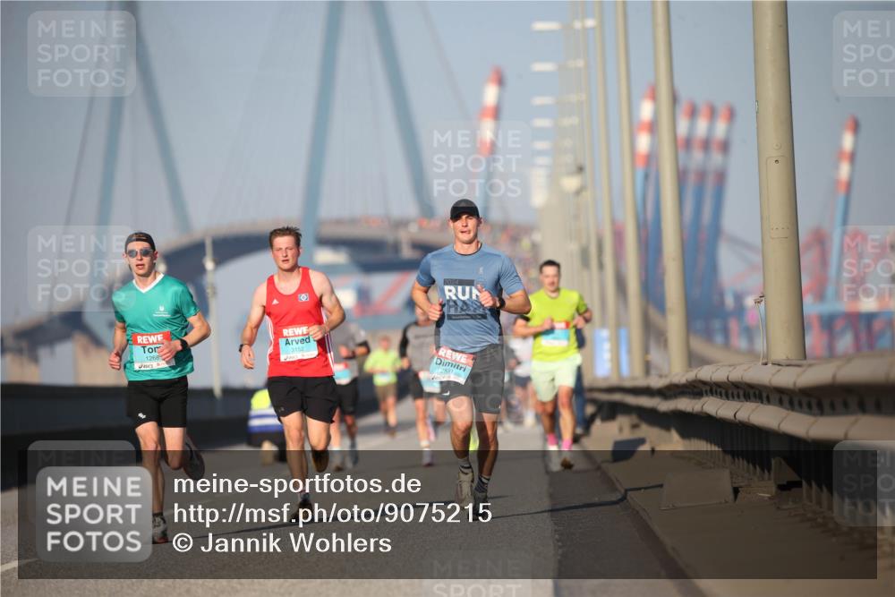 03.10.2025 - Köhlbrandbrückenlauf Jannik Wohlers http://msf.ph/oto/9075215 03.10.2025 09:41:43 Position 3 1268, 3152, 2024, 2831 meine-sportfotos.de