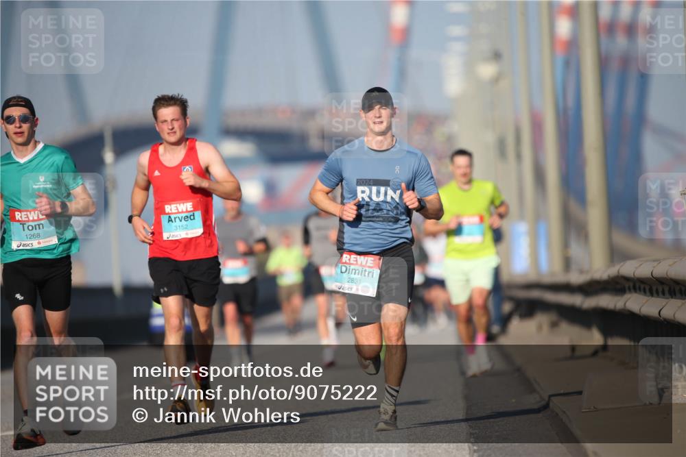 03.10.2025 - Köhlbrandbrückenlauf Jannik Wohlers http://msf.ph/oto/9075222 03.10.2025 09:41:44 Position 3 1268, 3152, 2024, 2831 meine-sportfotos.de