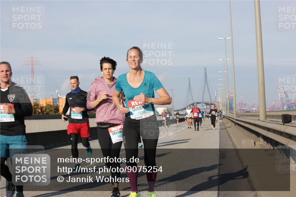 03.10.2025 - Köhlbrandbrückenlauf Jannik Wohlers http://msf.ph/oto/9075254 03.10.2025 09:51:27 Position 3 2761, 3188, 1424, 1626 meine-sportfotos.de
