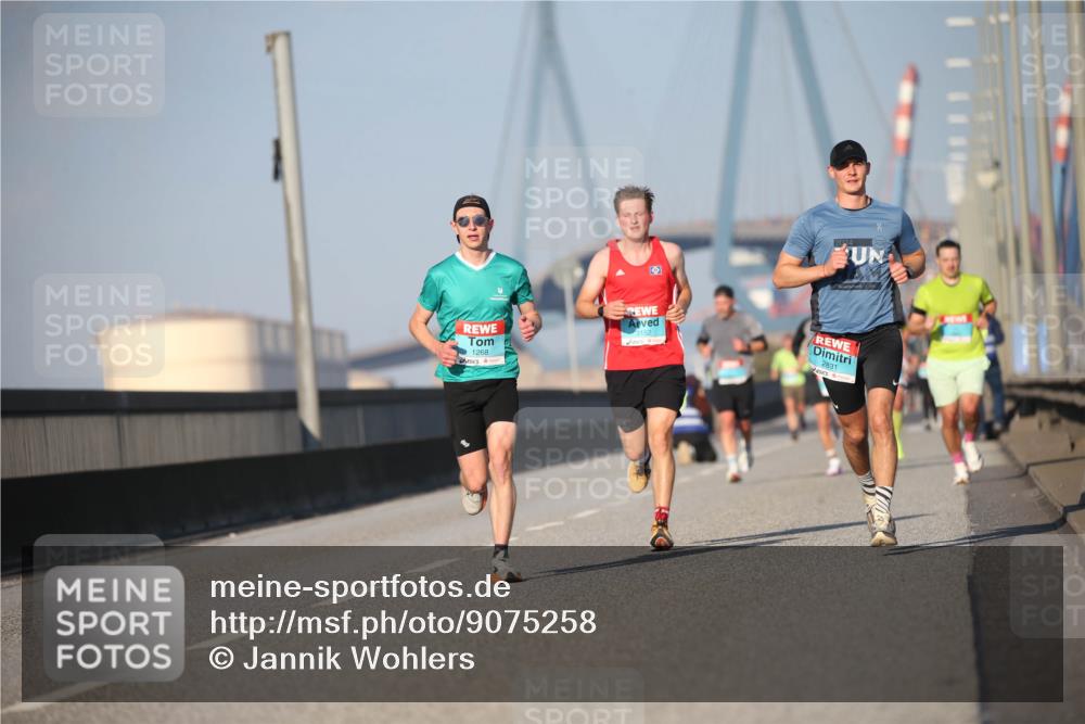 03.10.2025 - Köhlbrandbrückenlauf Jannik Wohlers http://msf.ph/oto/9075258 03.10.2025 09:41:46 Position 3 1268, 3152, 2831 meine-sportfotos.de
