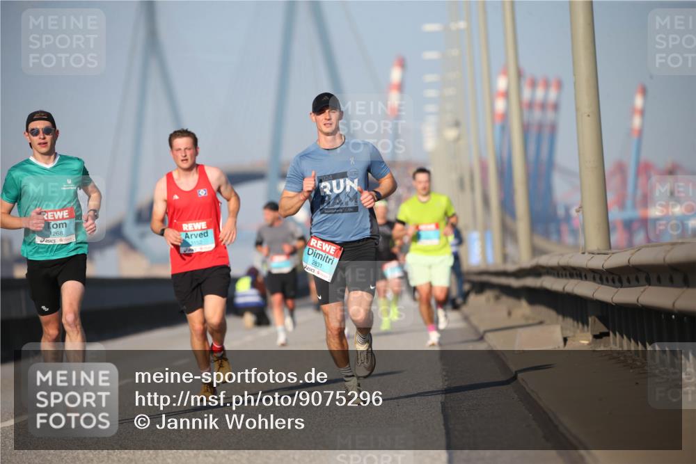 03.10.2025 - Köhlbrandbrückenlauf Jannik Wohlers http://msf.ph/oto/9075296 03.10.2025 09:41:47 Position 3 268, 3152, 024, 2831 meine-sportfotos.de