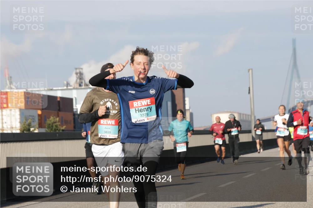 03.10.2025 - Köhlbrandbrückenlauf Jannik Wohlers http://msf.ph/oto/9075324 03.10.2025 09:51:28 Position 3 3835, 3379 meine-sportfotos.de