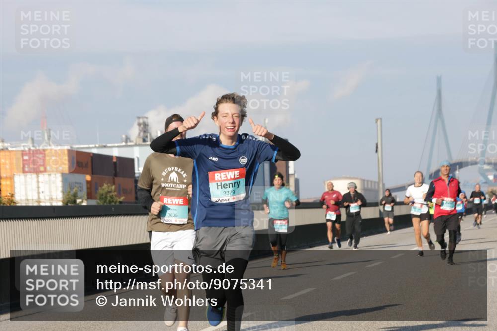 03.10.2025 - Köhlbrandbrückenlauf Jannik Wohlers http://msf.ph/oto/9075341 03.10.2025 09:51:28 Position 3 3379, 3835 meine-sportfotos.de