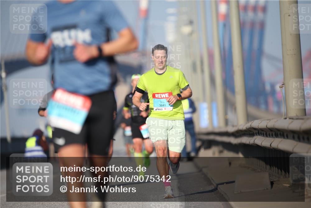 03.10.2025 - Köhlbrandbrückenlauf Jannik Wohlers http://msf.ph/oto/9075342 03.10.2025 09:41:49 Position 3 3841 meine-sportfotos.de