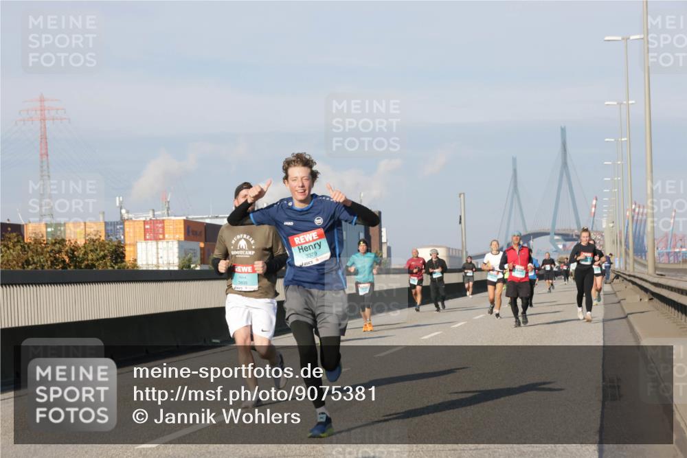 03.10.2025 - Köhlbrandbrückenlauf Jannik Wohlers http://msf.ph/oto/9075381 03.10.2025 09:51:29 Position 3 3835, 3379 meine-sportfotos.de