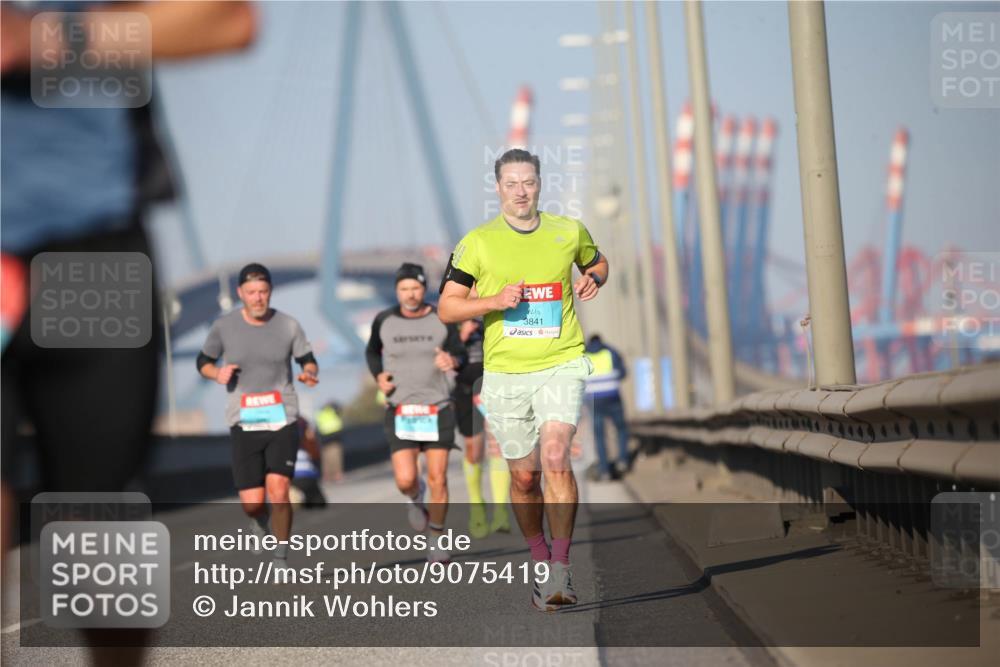 03.10.2025 - Köhlbrandbrückenlauf Jannik Wohlers http://msf.ph/oto/9075419 03.10.2025 09:41:52 Position 3 3841, 12 meine-sportfotos.de