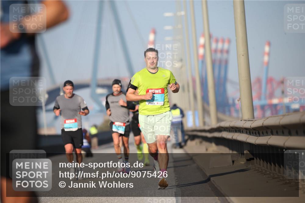 03.10.2025 - Köhlbrandbrückenlauf Jannik Wohlers http://msf.ph/oto/9075426 03.10.2025 09:41:52 Position 3 3841, 1, 2 meine-sportfotos.de
