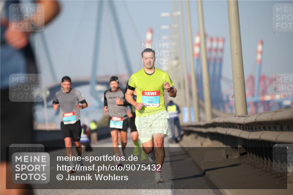 03.10.2025 - Köhlbrandbrückenlauf Jannik Wohlers http://msf.ph/oto/9075432 03.10.2025 09:41:53 Position 3 3841 meine-sportfotos.de