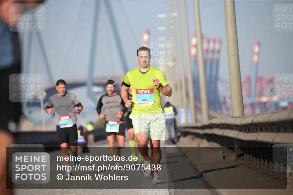 03.10.2025 - Köhlbrandbrückenlauf Jannik Wohlers http://msf.ph/oto/9075438 03.10.2025 09:41:53 Position 3 3841 meine-sportfotos.de