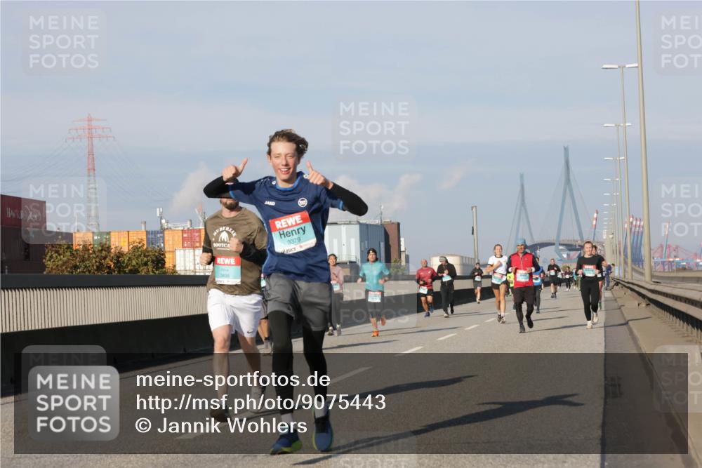 03.10.2025 - Köhlbrandbrückenlauf Jannik Wohlers http://msf.ph/oto/9075443 03.10.2025 09:51:29 Position 3 3379, 3835 meine-sportfotos.de
