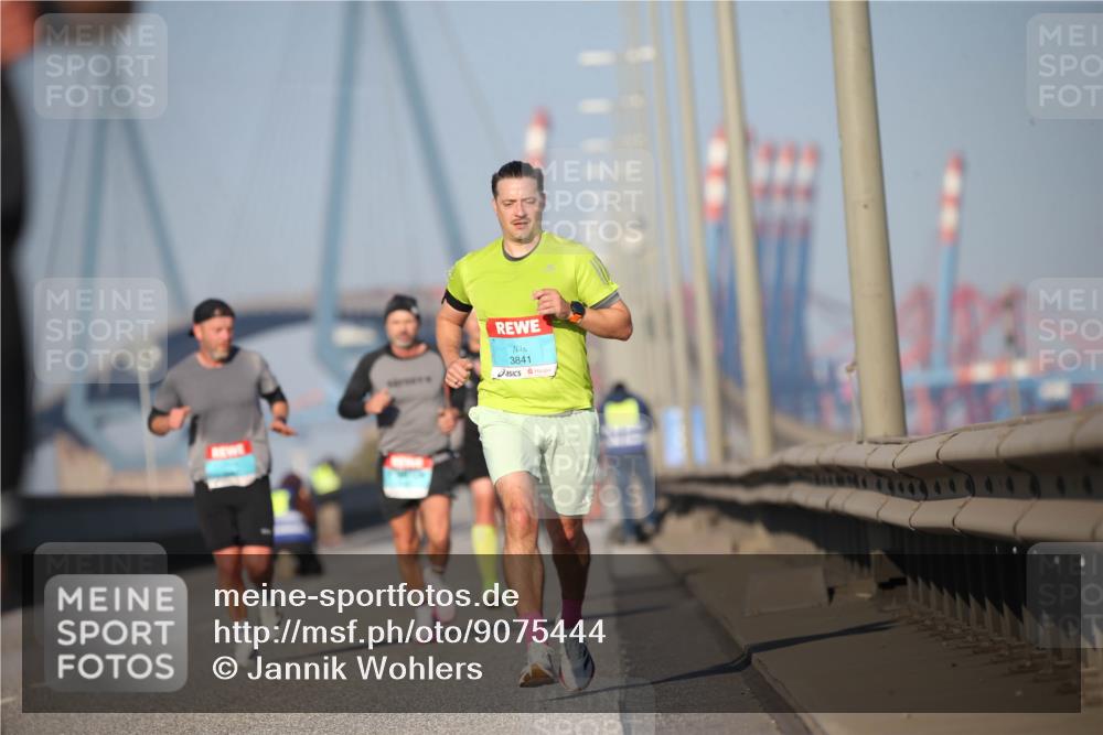 03.10.2025 - Köhlbrandbrückenlauf Jannik Wohlers http://msf.ph/oto/9075444 03.10.2025 09:41:53 Position 3 3841 meine-sportfotos.de
