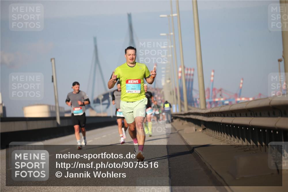 03.10.2025 - Köhlbrandbrückenlauf Jannik Wohlers http://msf.ph/oto/9075516 03.10.2025 09:41:56 Position 3 3841 meine-sportfotos.de