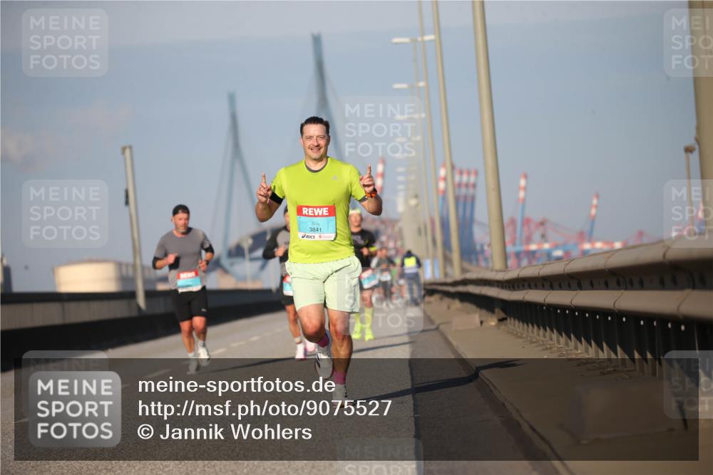 03.10.2025 - Köhlbrandbrückenlauf Jannik Wohlers http://msf.ph/oto/9075527 03.10.2025 09:41:56 Position 3 3841 meine-sportfotos.de