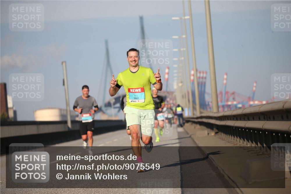 03.10.2025 - Köhlbrandbrückenlauf Jannik Wohlers http://msf.ph/oto/9075549 03.10.2025 09:41:56 Position 3 3841 meine-sportfotos.de