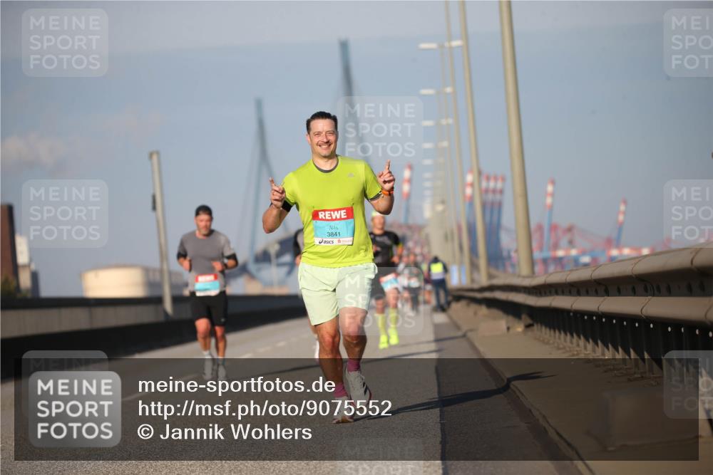 03.10.2025 - Köhlbrandbrückenlauf Jannik Wohlers http://msf.ph/oto/9075552 03.10.2025 09:41:56 Position 3 3841 meine-sportfotos.de
