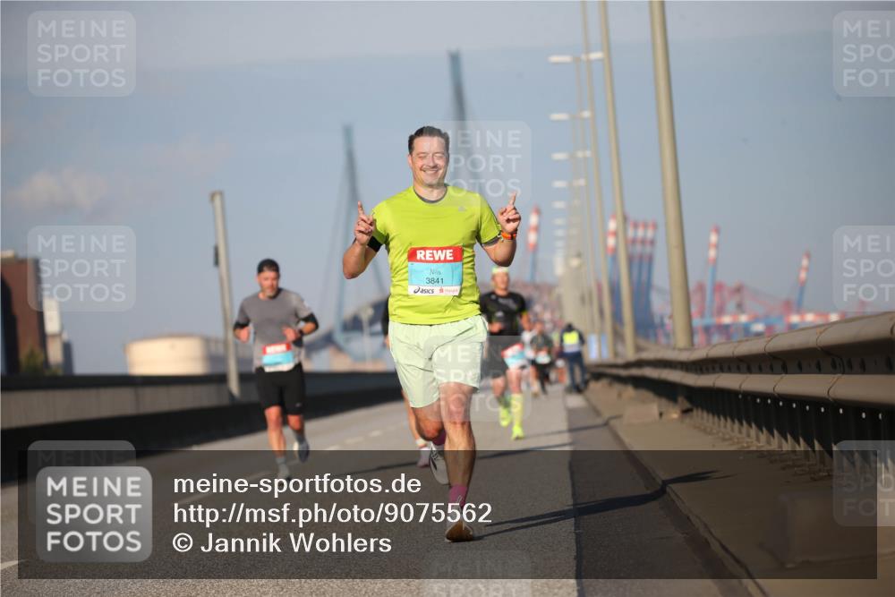 03.10.2025 - Köhlbrandbrückenlauf Jannik Wohlers http://msf.ph/oto/9075562 03.10.2025 09:41:56 Position 3 3841 meine-sportfotos.de