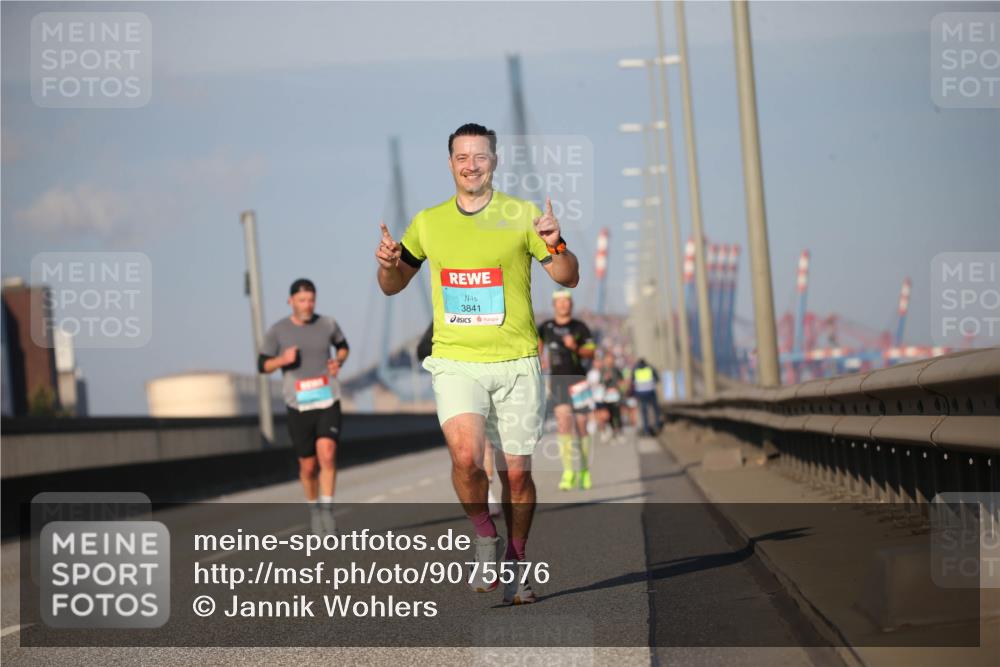 03.10.2025 - Köhlbrandbrückenlauf Jannik Wohlers http://msf.ph/oto/9075576 03.10.2025 09:41:57 Position 3 3841 meine-sportfotos.de
