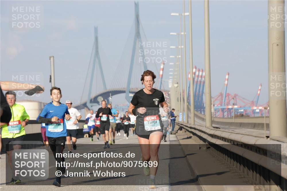 03.10.2025 - Köhlbrandbrückenlauf Jannik Wohlers http://msf.ph/oto/9075699 03.10.2025 09:51:37 Position 3 3198, 3497, 1412 meine-sportfotos.de