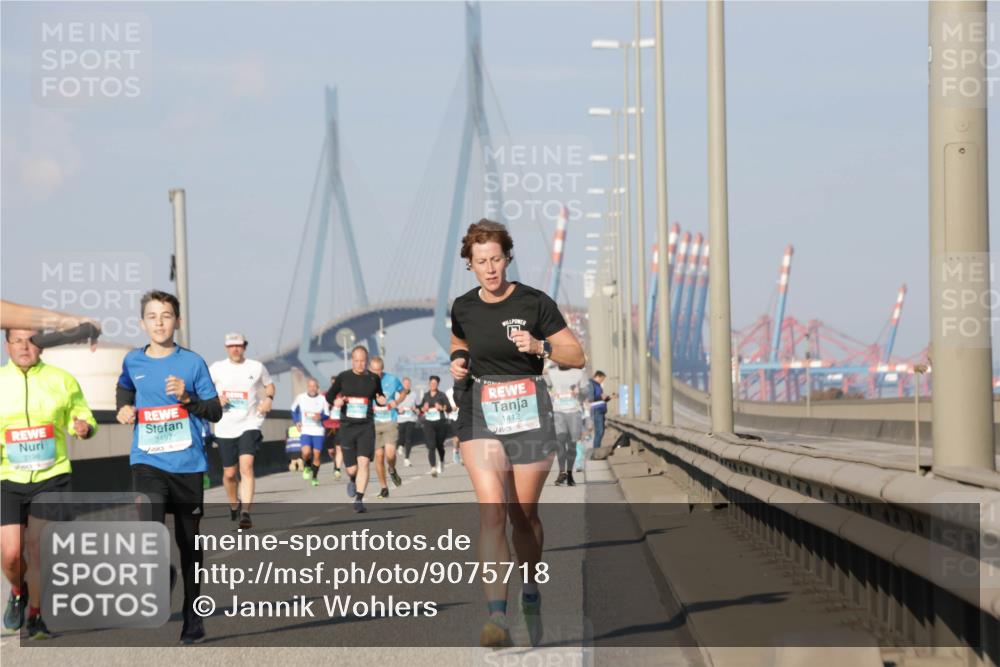 03.10.2025 - Köhlbrandbrückenlauf Jannik Wohlers http://msf.ph/oto/9075718 03.10.2025 09:51:37 Position 3 3198, 3497, 1412 meine-sportfotos.de