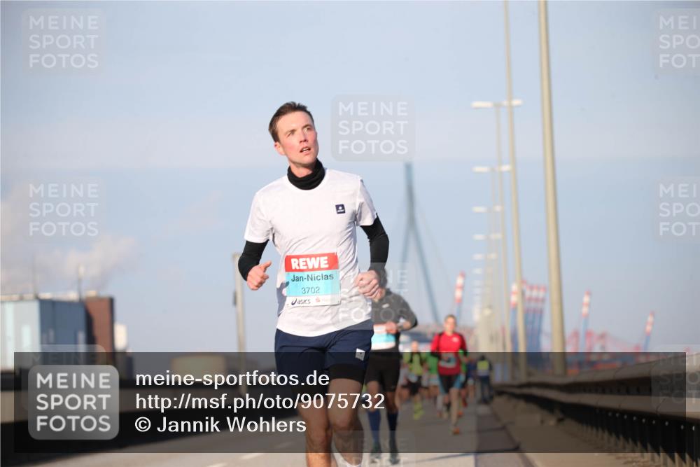 03.10.2025 - Köhlbrandbrückenlauf Jannik Wohlers http://msf.ph/oto/9075732 03.10.2025 09:42:21 Position 3 3702 meine-sportfotos.de