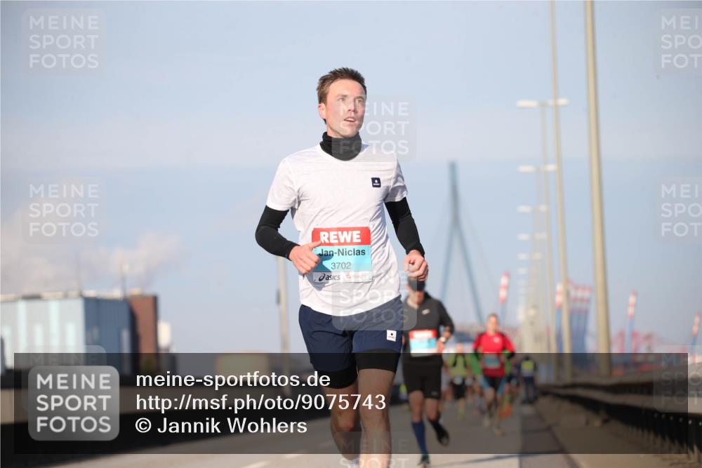03.10.2025 - Köhlbrandbrückenlauf Jannik Wohlers http://msf.ph/oto/9075743 03.10.2025 09:42:21 Position 3 3702 meine-sportfotos.de