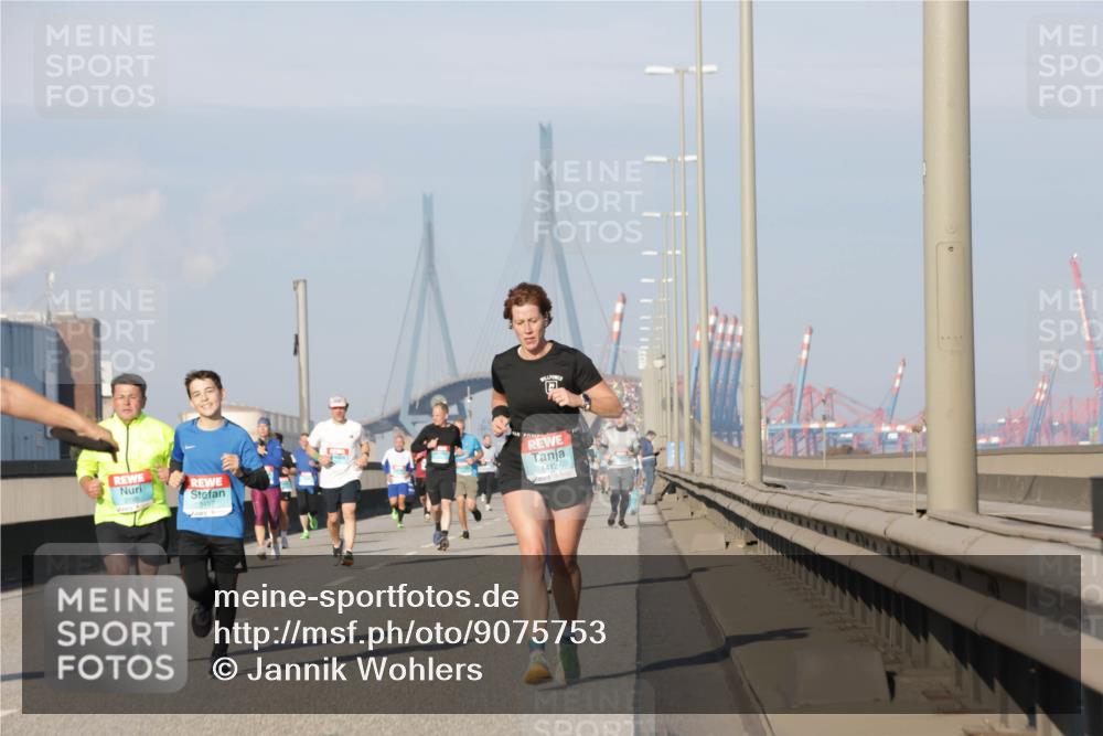 03.10.2025 - Köhlbrandbrückenlauf Jannik Wohlers http://msf.ph/oto/9075753 03.10.2025 09:51:38 Position 3 3198, 1412 meine-sportfotos.de