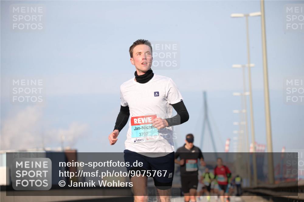 03.10.2025 - Köhlbrandbrückenlauf Jannik Wohlers http://msf.ph/oto/9075767 03.10.2025 09:42:22 Position 3 10, 3702 meine-sportfotos.de