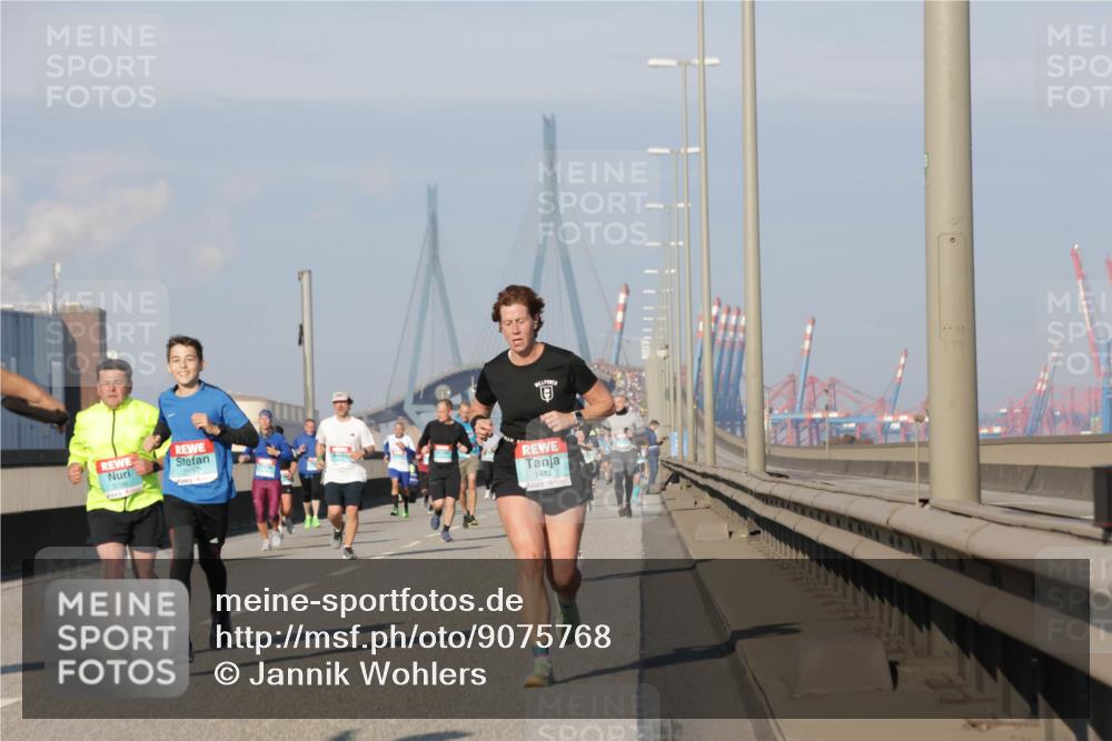 03.10.2025 - Köhlbrandbrückenlauf Jannik Wohlers http://msf.ph/oto/9075768 03.10.2025 09:51:38 Position 3 1412 meine-sportfotos.de