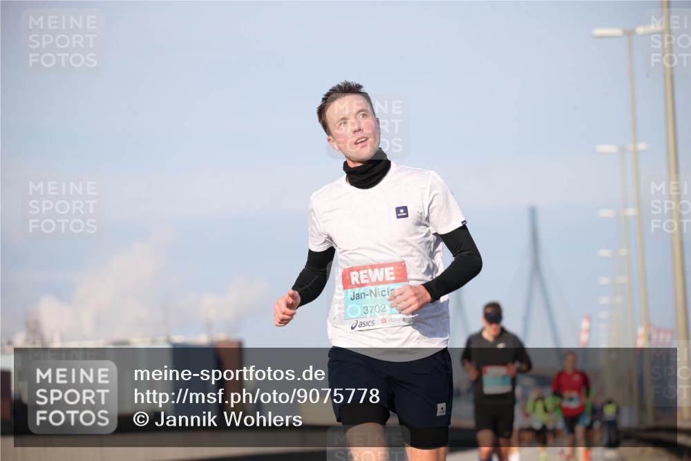 03.10.2025 - Köhlbrandbrückenlauf Jannik Wohlers http://msf.ph/oto/9075778 03.10.2025 09:42:22 Position 3 3702 meine-sportfotos.de