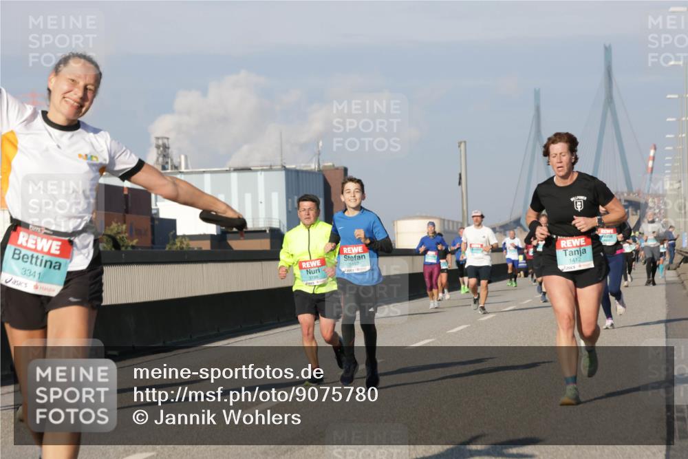 03.10.2025 - Köhlbrandbrückenlauf Jannik Wohlers http://msf.ph/oto/9075780 03.10.2025 09:51:39 Position 3 3341, 3497, 3198, 1412 meine-sportfotos.de