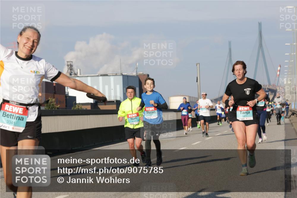 03.10.2025 - Köhlbrandbrückenlauf Jannik Wohlers http://msf.ph/oto/9075785 03.10.2025 09:51:39 Position 3 3341, 3198, 3497, 1412 meine-sportfotos.de