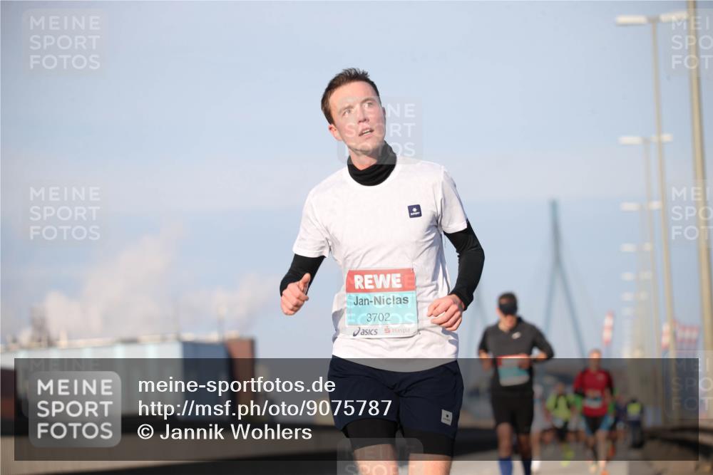03.10.2025 - Köhlbrandbrückenlauf Jannik Wohlers http://msf.ph/oto/9075787 03.10.2025 09:42:22 Position 3 3702 meine-sportfotos.de