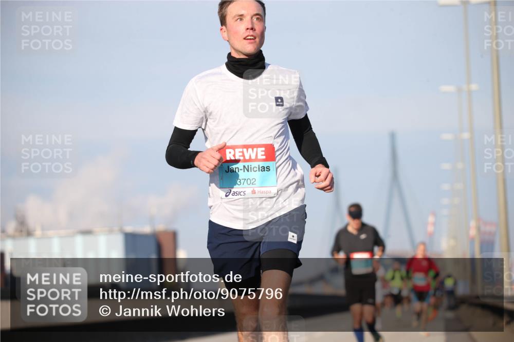 03.10.2025 - Köhlbrandbrückenlauf Jannik Wohlers http://msf.ph/oto/9075796 03.10.2025 09:42:22 Position 3 3702 meine-sportfotos.de