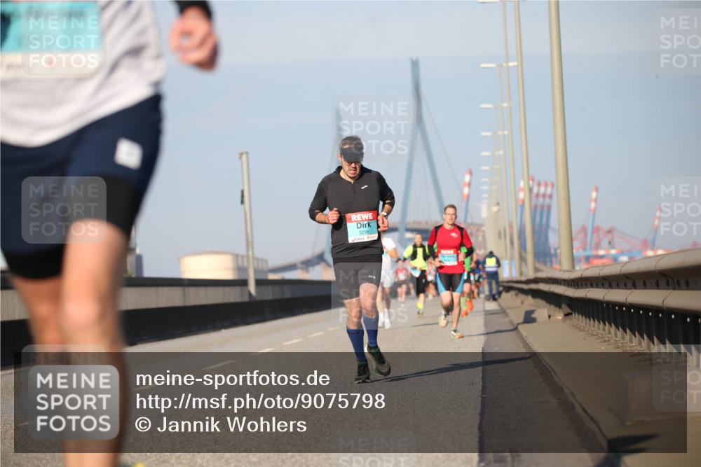 03.10.2025 - Köhlbrandbrückenlauf Jannik Wohlers http://msf.ph/oto/9075798 03.10.2025 09:42:23 Position 3 3288 meine-sportfotos.de