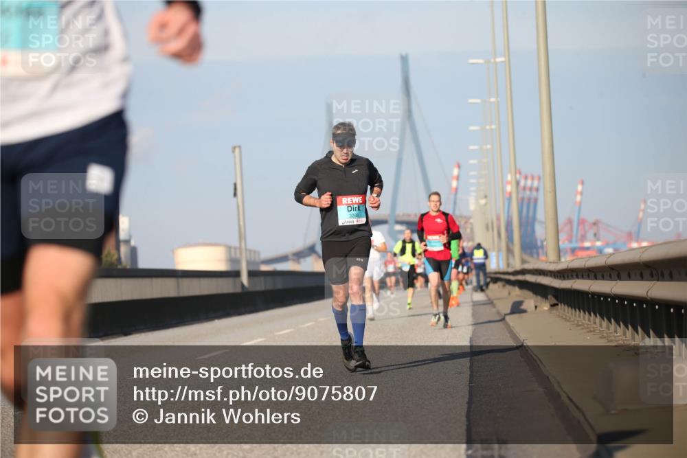 03.10.2025 - Köhlbrandbrückenlauf Jannik Wohlers http://msf.ph/oto/9075807 03.10.2025 09:42:23 Position 3 3288 meine-sportfotos.de