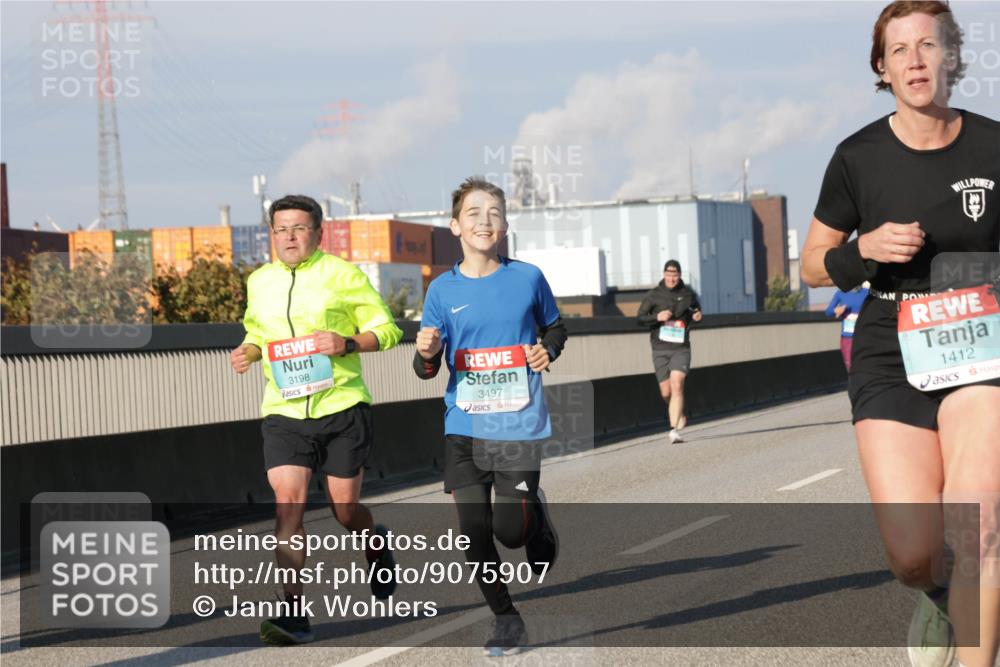 03.10.2025 - Köhlbrandbrückenlauf Jannik Wohlers http://msf.ph/oto/9075907 03.10.2025 09:51:41 Position 3 3198, 3497, 1412 meine-sportfotos.de