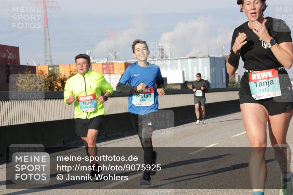 03.10.2025 - Köhlbrandbrückenlauf Jannik Wohlers http://msf.ph/oto/9075925 03.10.2025 09:51:41 Position 3 3198, 3497, 1412 meine-sportfotos.de