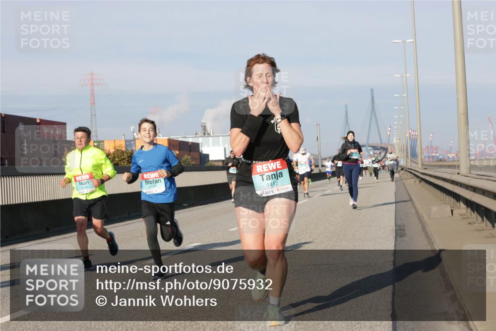 03.10.2025 - Köhlbrandbrückenlauf Jannik Wohlers http://msf.ph/oto/9075932 03.10.2025 09:51:42 Position 3 3198, 3497, 1412 meine-sportfotos.de