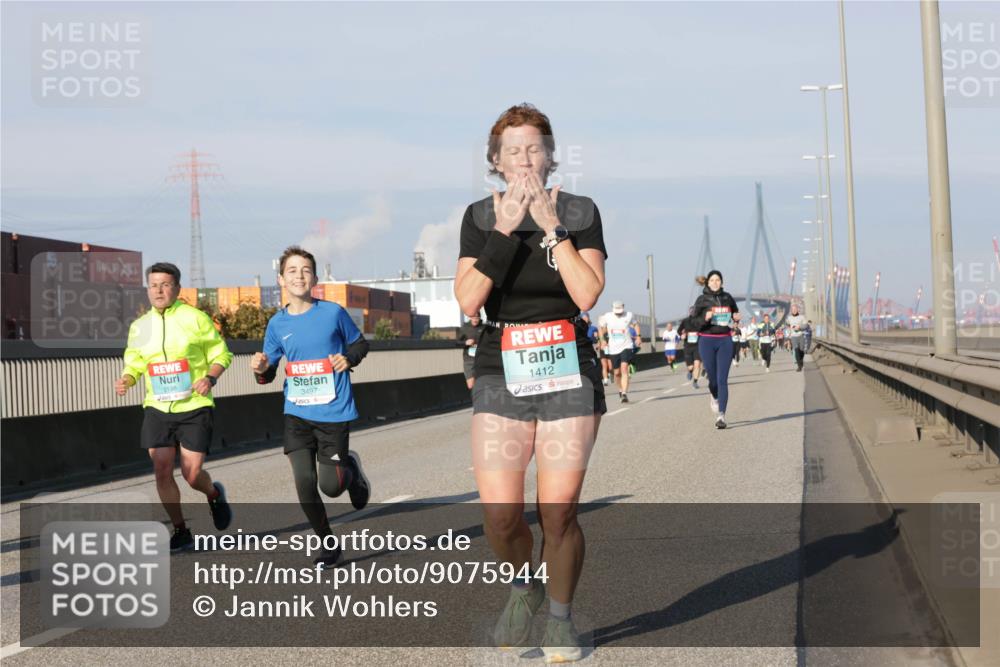03.10.2025 - Köhlbrandbrückenlauf Jannik Wohlers http://msf.ph/oto/9075944 03.10.2025 09:51:42 Position 3 3198, 3497, 1412 meine-sportfotos.de
