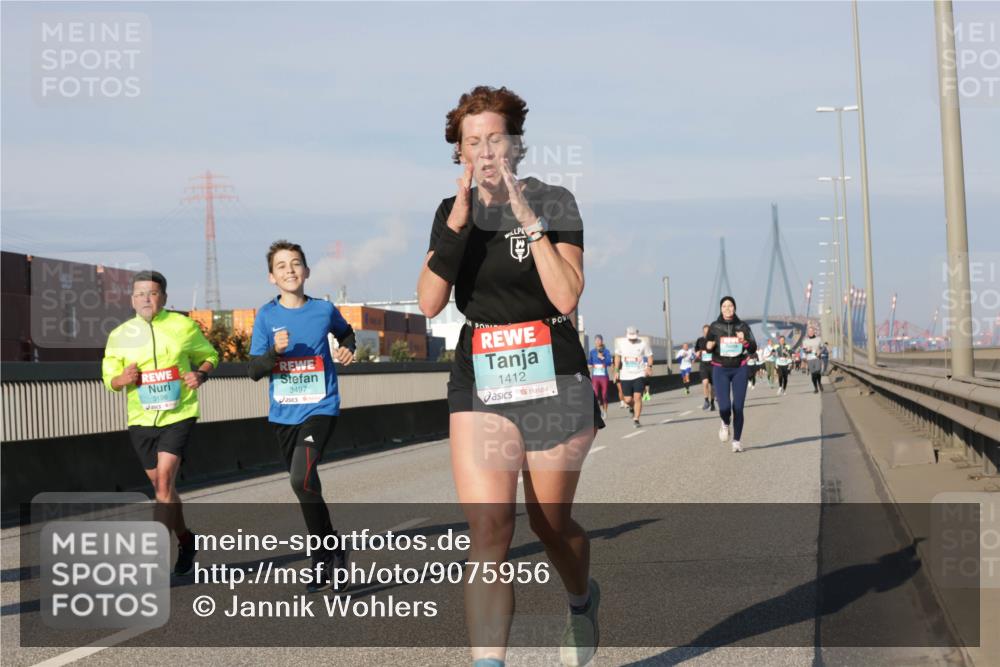 03.10.2025 - Köhlbrandbrückenlauf Jannik Wohlers http://msf.ph/oto/9075956 03.10.2025 09:51:42 Position 3 3198, 3497, 1412 meine-sportfotos.de