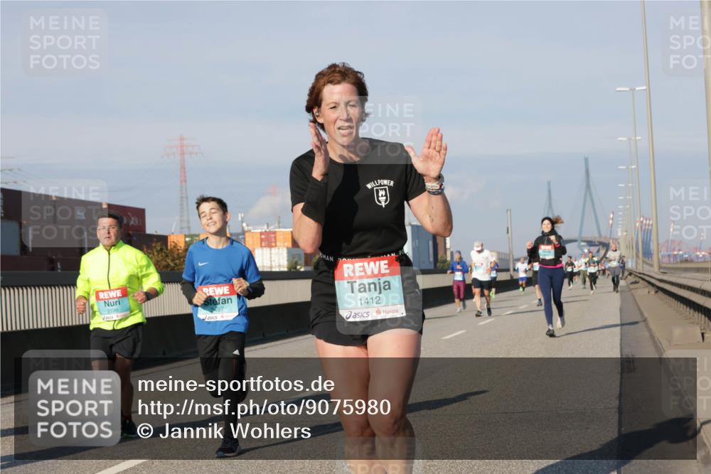 03.10.2025 - Köhlbrandbrückenlauf Jannik Wohlers http://msf.ph/oto/9075980 03.10.2025 09:51:42 Position 3 3198, 3497, 1412 meine-sportfotos.de