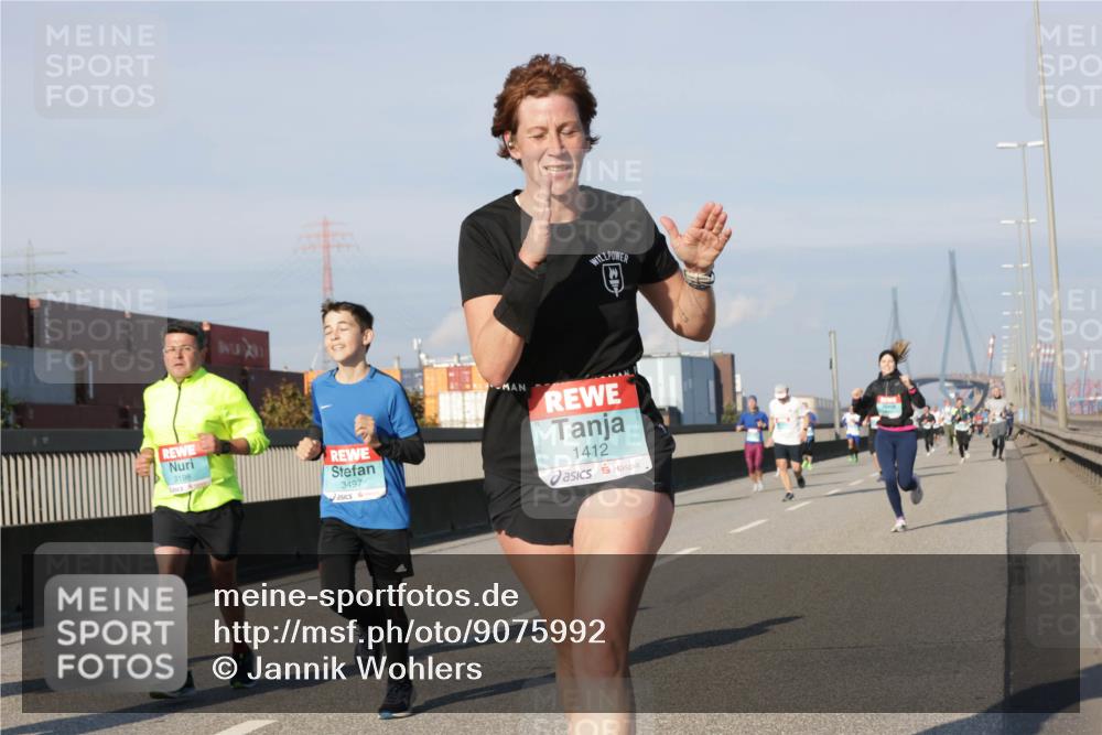 03.10.2025 - Köhlbrandbrückenlauf Jannik Wohlers http://msf.ph/oto/9075992 03.10.2025 09:51:42 Position 3 3198, 3497, 1412 meine-sportfotos.de
