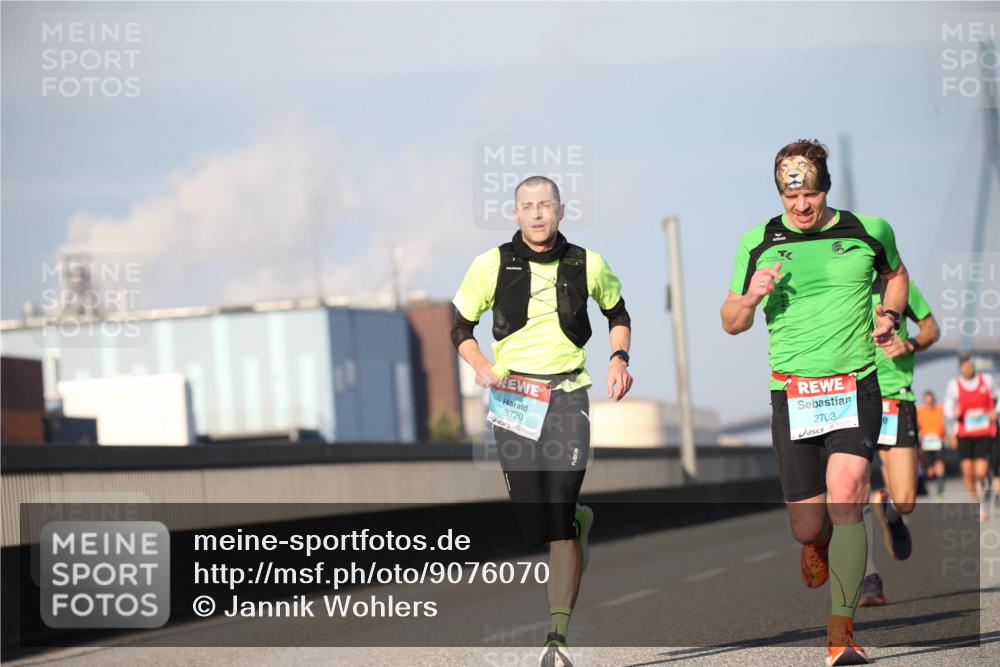 03.10.2025 - Köhlbrandbrückenlauf Jannik Wohlers http://msf.ph/oto/9076070 03.10.2025 09:42:34 Position 3 3720, 2703 meine-sportfotos.de